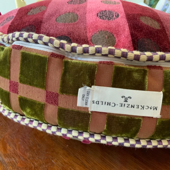 BEAUTIFUL RARE Vintage MacKenzie Childs Round Velvet Pillow with Bow Ribbon Ties - Picture 7 of 12